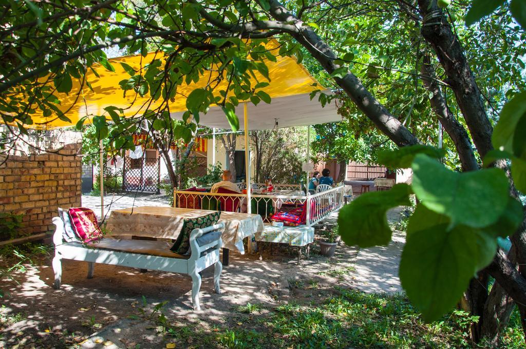Sakura Guesthouse Bishkek Exterior foto